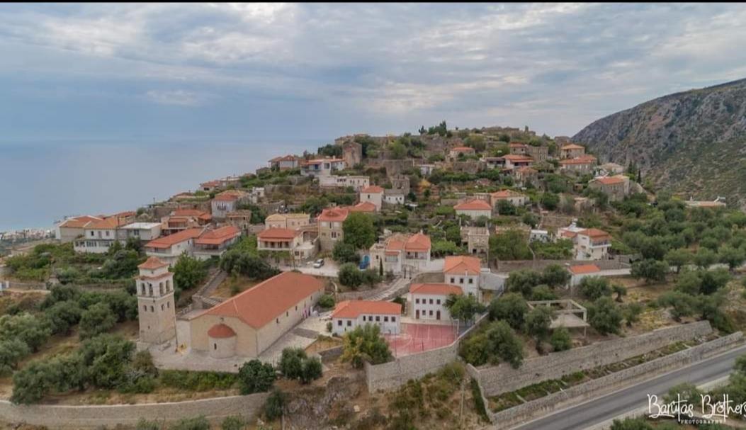 Retzos Rooms Himare Bagian luar foto