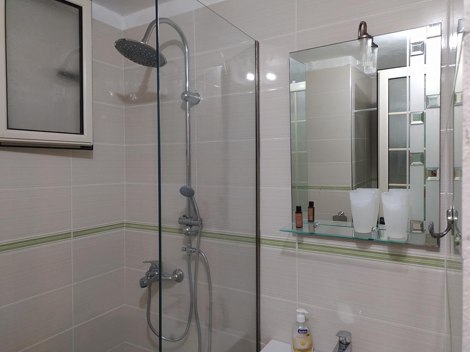 Retzos Rooms Himare Bagian luar foto