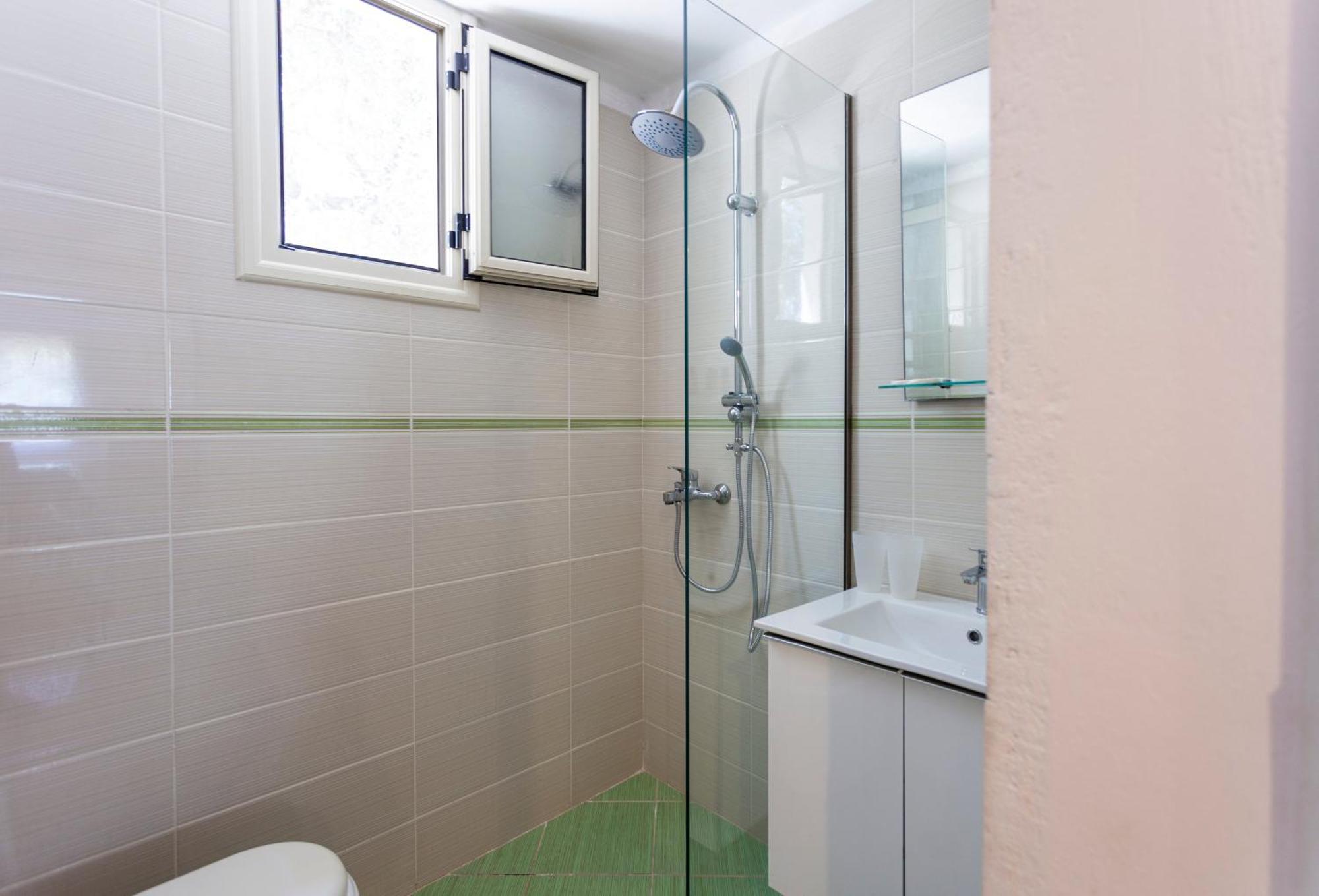 Retzos Rooms Himare Bagian luar foto